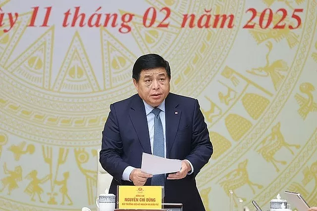 Bộ trưởng Bộ Kế hoạch và Đầu tư, Nguyễn Chí Dũng trình bày báo cáo tổng hợp. Ảnh: VGP/Nhật Bắc