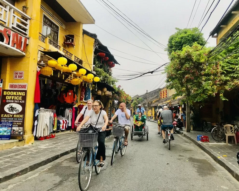 Năm 2025 Việt Nam đặt mục tiêu đón 22-23 triệu lượt khách du lịch quốc tế. Ảnh: Hoa Quỳnh