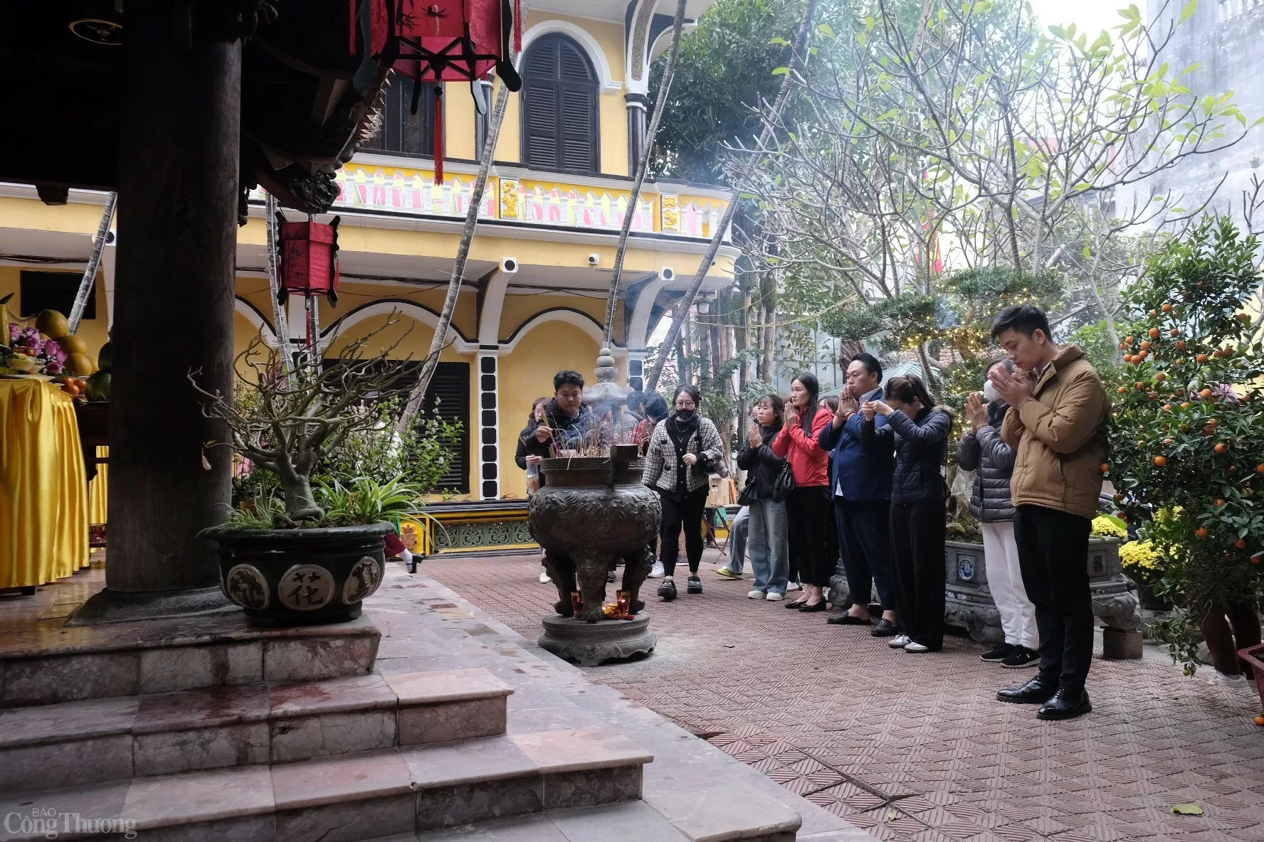 Chùa Phúc Khánh là nơi thờ Phật và các vị Bồ Tát, đặc biệt là Đức Phật A Di Đà, Đức Quan Thế Âm Bồ Tát và Đức Địa Tạng Vương Bồ Tát. Bên cạnh đó, chùa còn thờ Đức Ông và Đức Thánh Hiền, những vị thần linh bảo hộ theo tín ngưỡng dân gian Việt Nam. Hằng năm, chùa tổ chức các lễ cầu an, lễ Vu Lan và nhiều sự kiện lớn của Phật giáo. Ảnh: Lê An