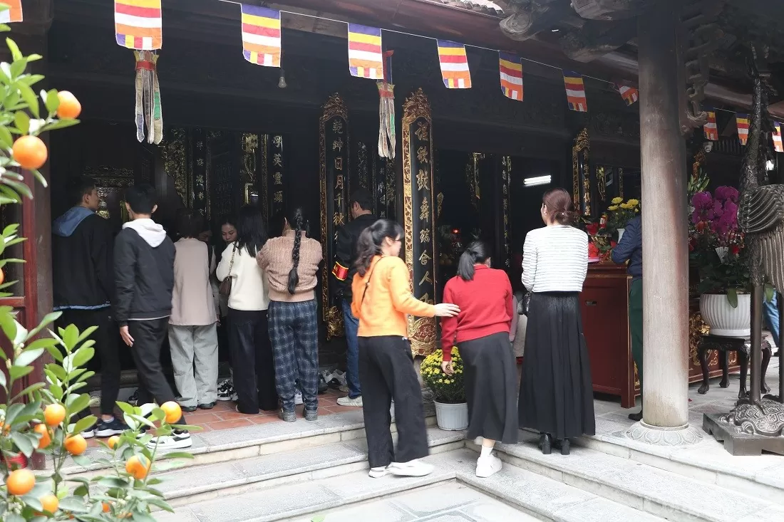 Hà Nội: Đông đảo người dân đến chùa dịp Rằm tháng Giêng Hà Nội: Đông đảo người dân đến chùa dịp Rằm tháng Giêng