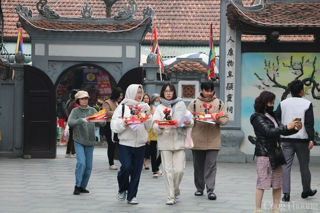 Hà Nội: Đông đảo người dân đến chùa dịp Rằm tháng Giêng Hà Nội: Đông đảo người dân đến chùa dịp Rằm tháng Giêng