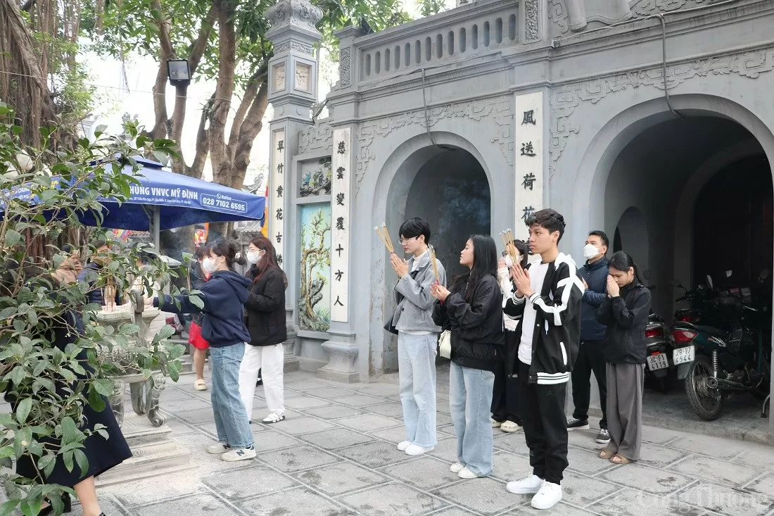 Hà Nội: Đông đảo người dân đến chùa dịp Rằm tháng Giêng Hà Nội: Đông đảo người dân đến chùa dịp Rằm tháng Giêng
