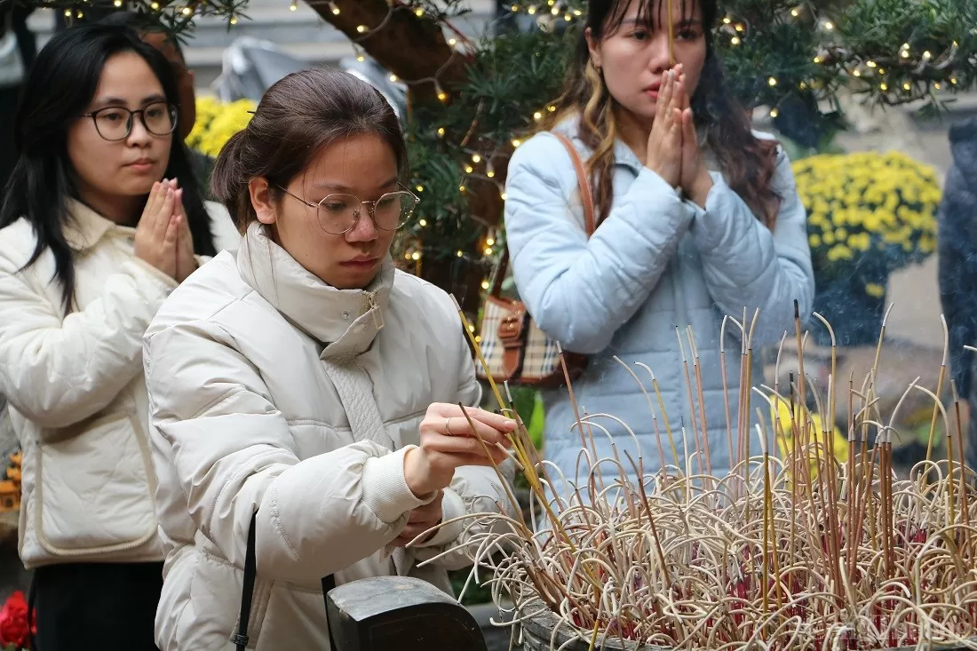Hà Nội: Đông đảo người dân đến chùa dịp Rằm tháng Giêng Hà Nội: Đông đảo người dân đến chùa dịp Rằm tháng Giêng