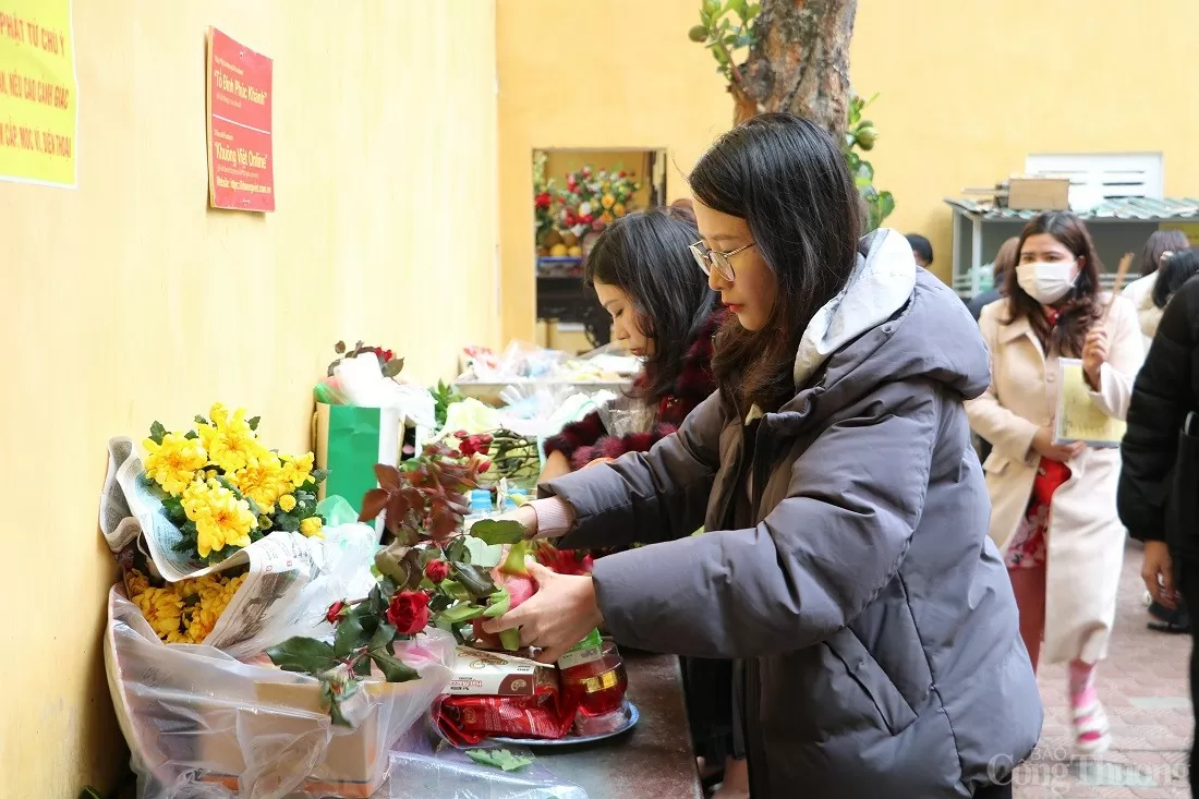 Hà Nội: Đông đảo người dân đến chùa dịp Rằm tháng Giêng Hà Nội: Đông đảo người dân đến chùa dịp Rằm tháng Giêng