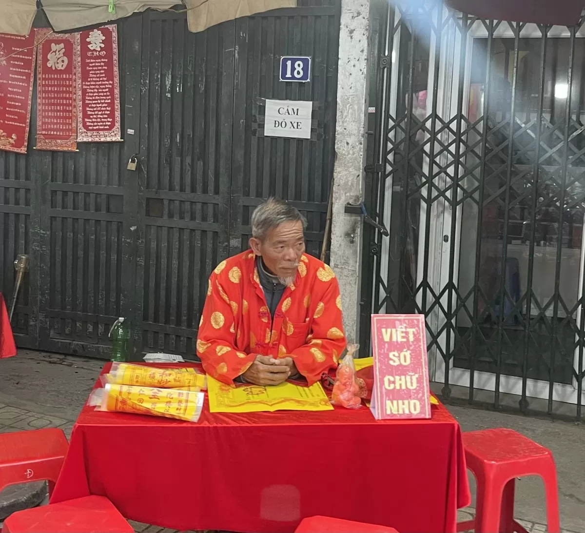 Khu vực viết sớ. Ảnh: Nguyễn Thanh