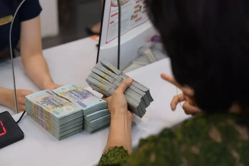Tiền gửi cư dân lập kỷ lục mới, vượt 7 triệu tỷ đồng