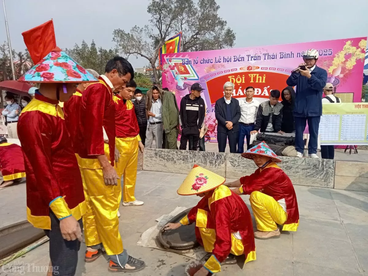 Pháo đất - nét đẹp văn hóa trong Lễ hội đền Trần 2025