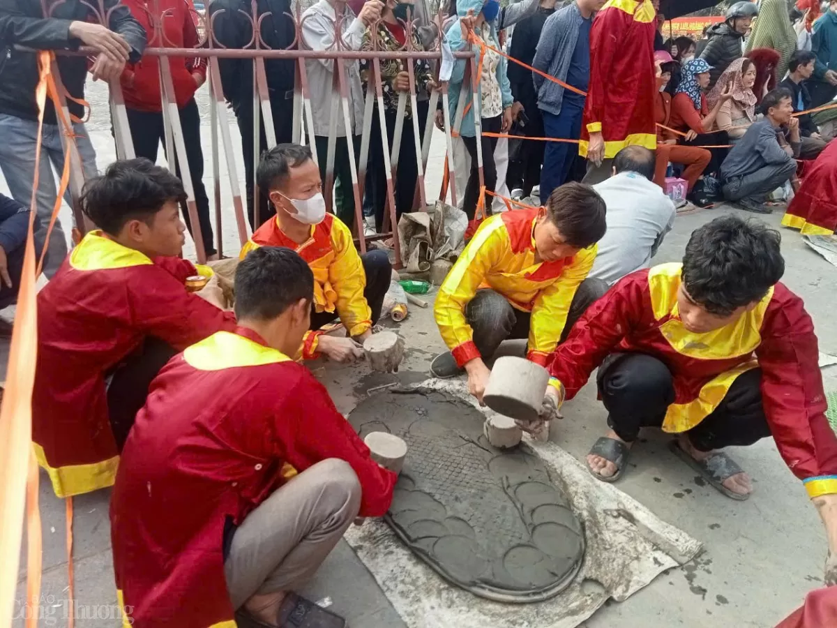 Pháo đất - nét đẹp văn hóa trong Lễ hội đền Trần 2025