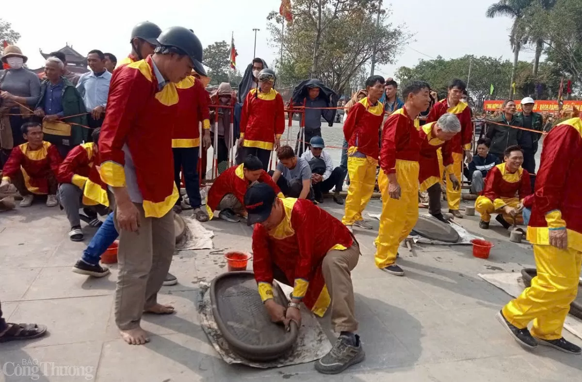 Pháo đất - nét đẹp văn hóa trong Lễ hội đền Trần 2025