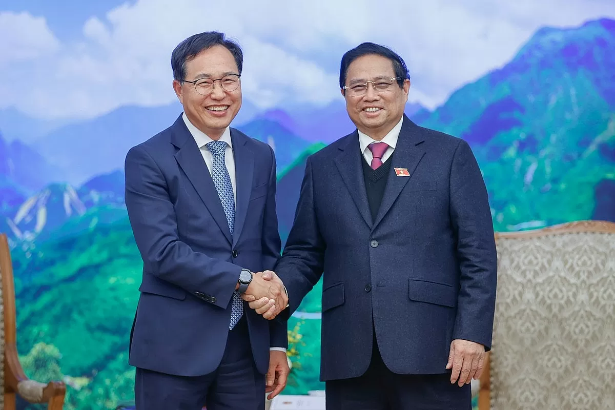 Thủ tướng Phạm Minh Chính và ông Choi Joo Ho, Tổng Giám đốc Samsung Việt Nam. Ảnh: VGP/Nhật Bắc