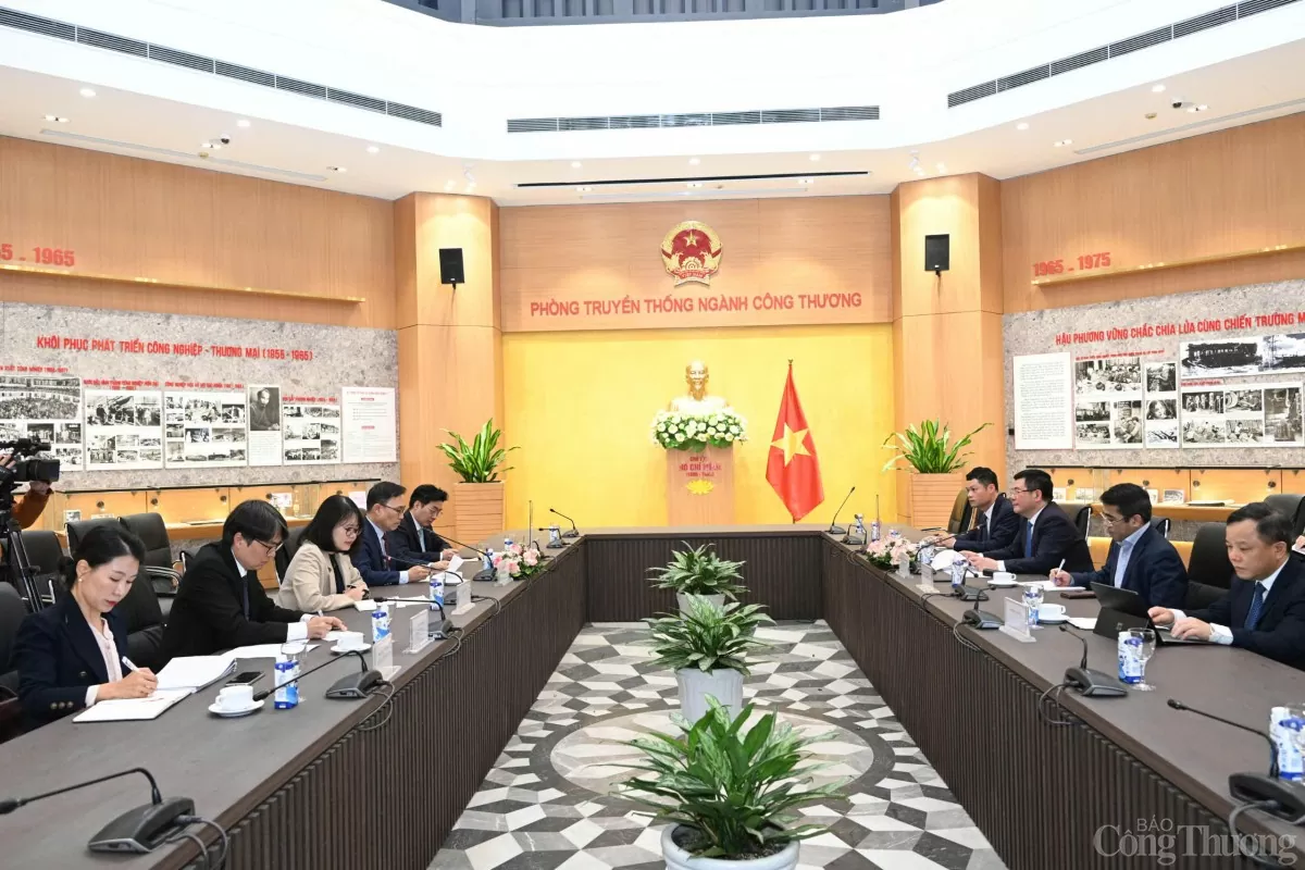 Bộ trưởng Nguyễn Hồng Diên tiếp Đại sứ Hàn Quốc tại Việt Nam