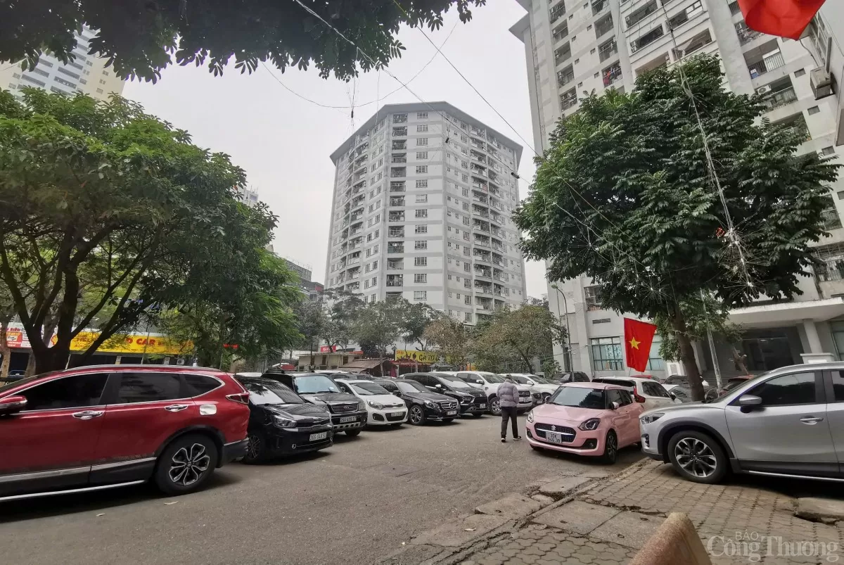 Cầu Giấy, Hà Nội: Điểm nóng về trông giữ xe không phép