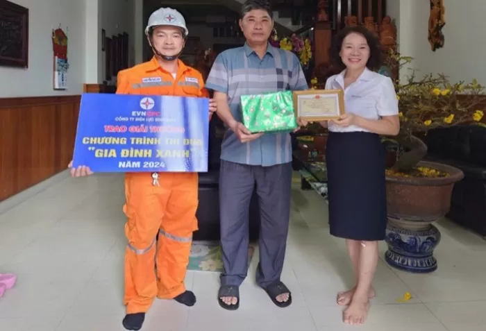Điện lực Quy Nhơn trao giải thưởng cho các 'Gia đình xanh'