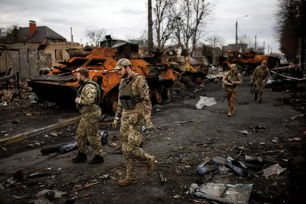 Một khu vực tại miền Đông Ukraine sau giao tranh kéo dài. Ảnh: The New York Times