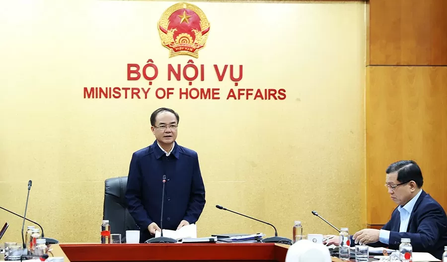 Thứ trưởng Bộ Nội vụ Vũ Chiến Thắng, Trưởng ban Ban Chỉ đạo biểu dương và đánh giá cao tinh thần trách nhiệm, tinh thần gương mẫu. Ảnh: Bộ Nội vụ