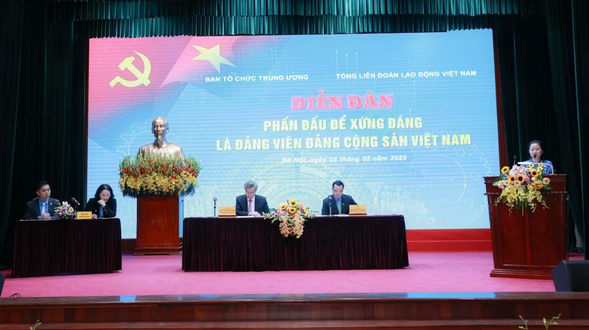 Khai mạc Diễn đàn: “Phấn đấu để xứng đáng là đảng viên Đảng Cộng sản Việt Nam”