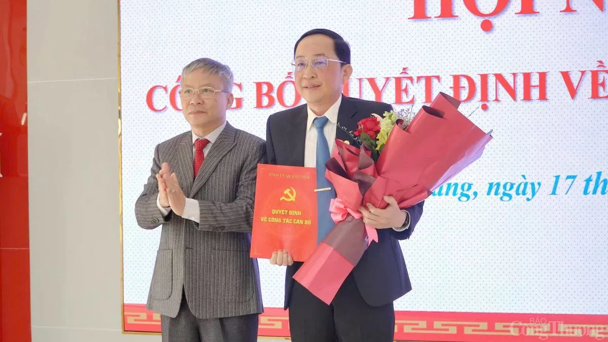 Ông Nguyễn Đức Dũng - Phó Bí thư Thường trực Tỉnh ủy Quảng Nam đã trao Quyết định bổ nhiệm ông Nguyễn Văn Lượm làm Bí thư huyện uỷ huyện Thăng Bình