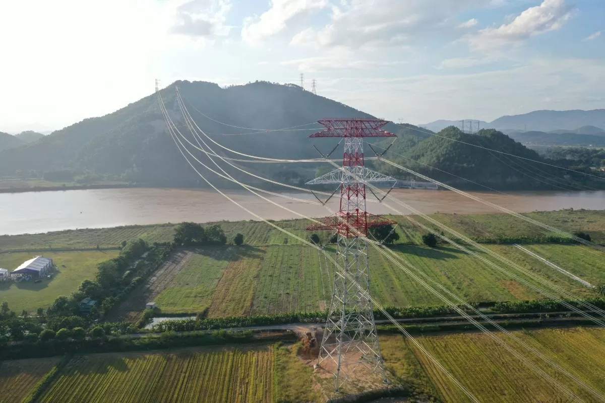 EVN đang nghiên cứu đề xuất mua thêm điện từ Trung Quốc và Lào