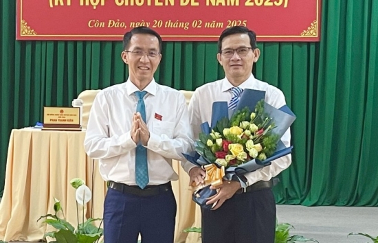 ong phan trong hien lam chu tich ubnd huyen con dao