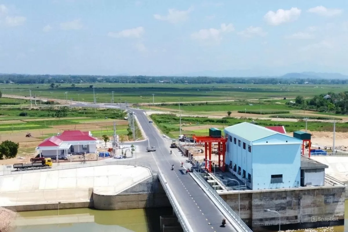Nhà máy thủy điện hạ lưu đập dâng Phú Phong chính thức vận hành thương mại (Ảnh: Nguyễn Huy Chương)