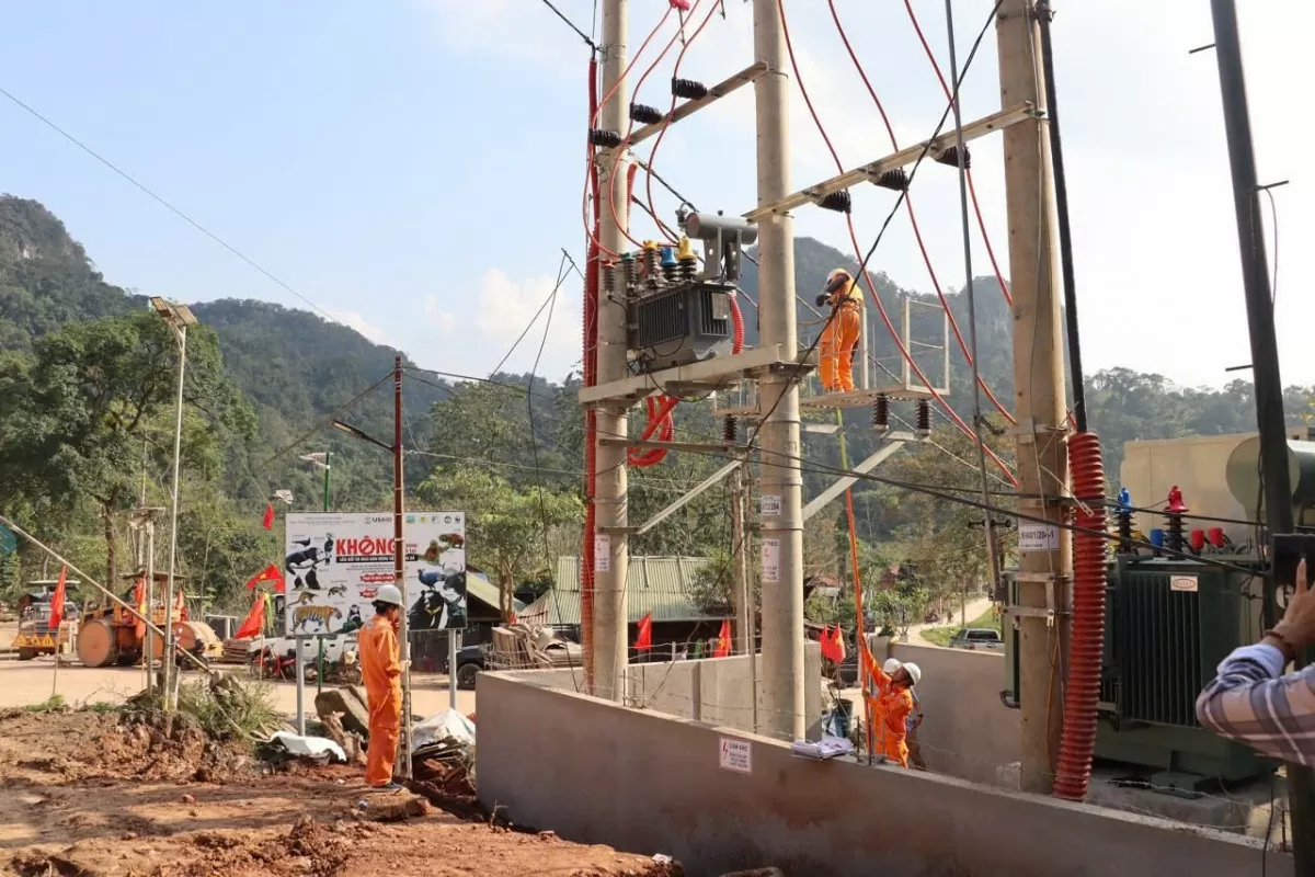 Mùa xuân này điện lưới đã đến dãy Trường Sơn
