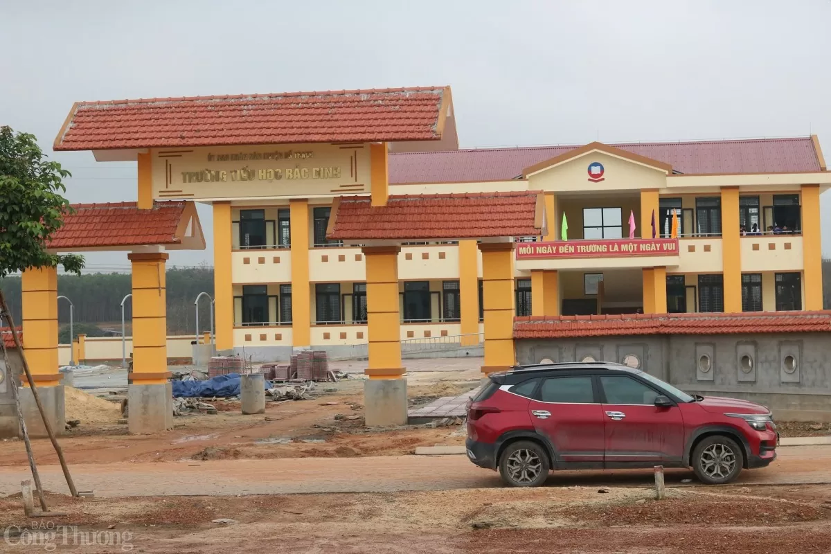 Một trường học mới tại khu vực tái định cư