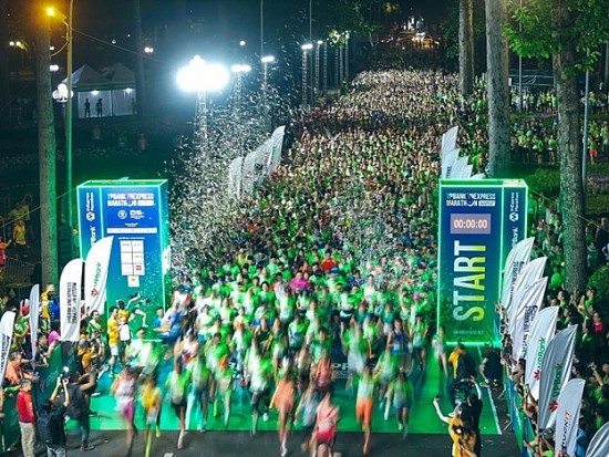 giai chay dem tp ho chi minh lap ky luc van dong vien