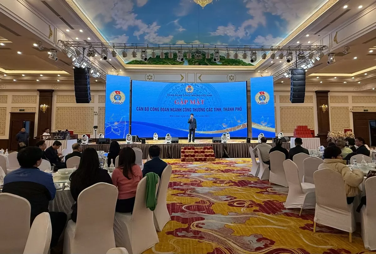 Ông Phan Văn Bản - Chủ tịch Công đoàn Công Thương Việt Nam phát biểu tại buổi gặp mặt