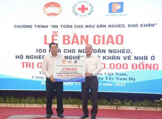 petrolimex can tho trao 100 can nha tang ho ngheo can ngheo