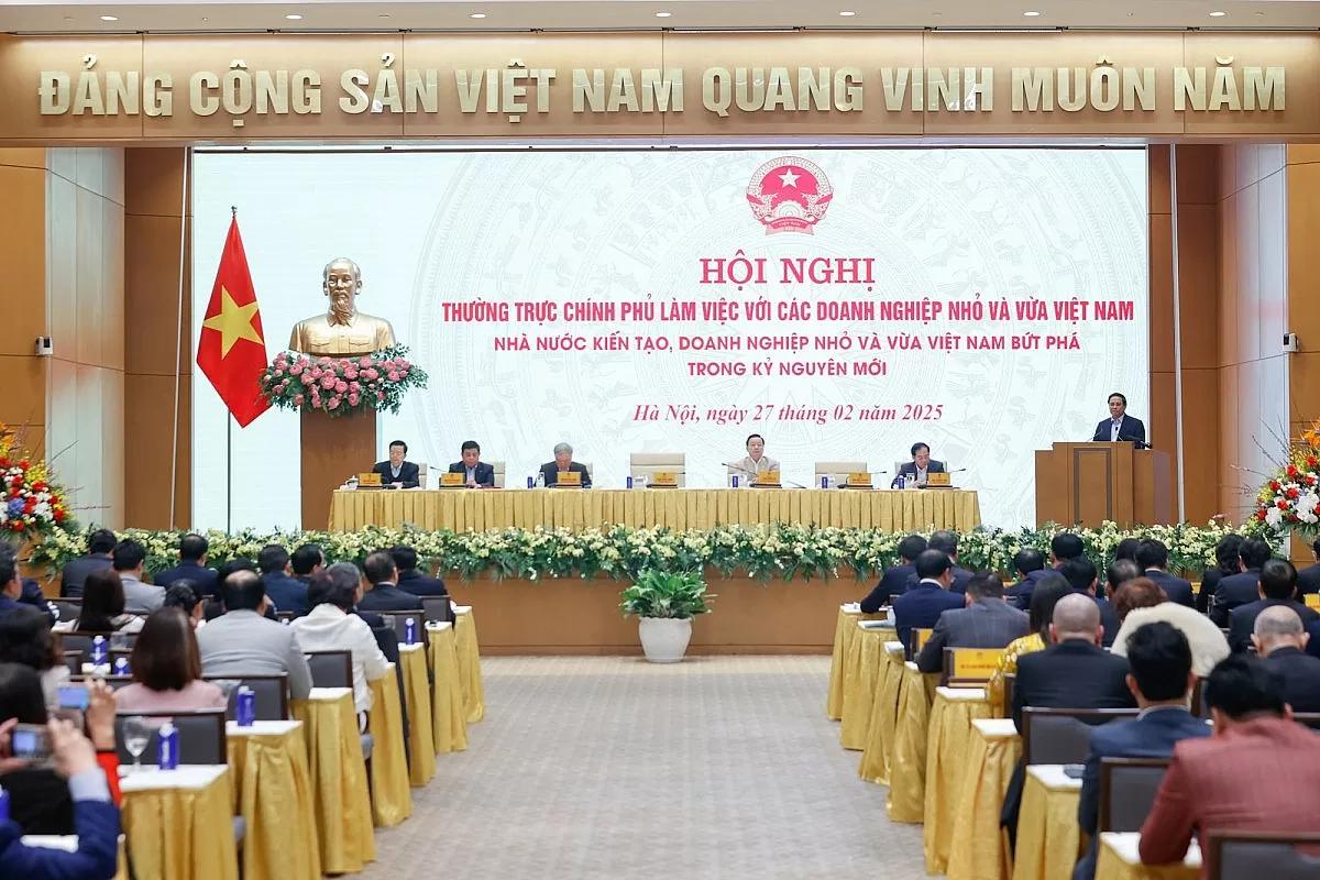 Theo Thủ tướng, hoạt động của các DN không chỉ đơn thuần là kinh doanh, sản xuất mà còn là tình dân tộc, nghĩa đồng bào, là một điểm tựa cho dân tộc ta trong những lúc khó khăn. Ảnh: VGP/Nhật Bắc