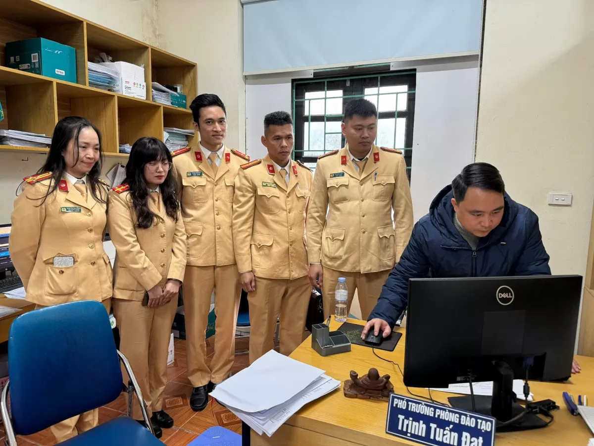 Ghi nhận ngày đầu cấp đổi giấy phép lái xe ở Hòa Bình
