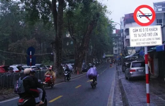 Hà Nội: Phố cổ thông thoáng sau khi thí điểm cấm xe trên 16 chỗ