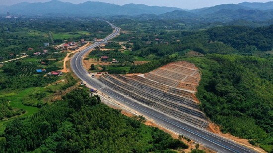 thu truong bo cong thuong lam thanh vien doan kiem tra cac du an giao thong trong diem