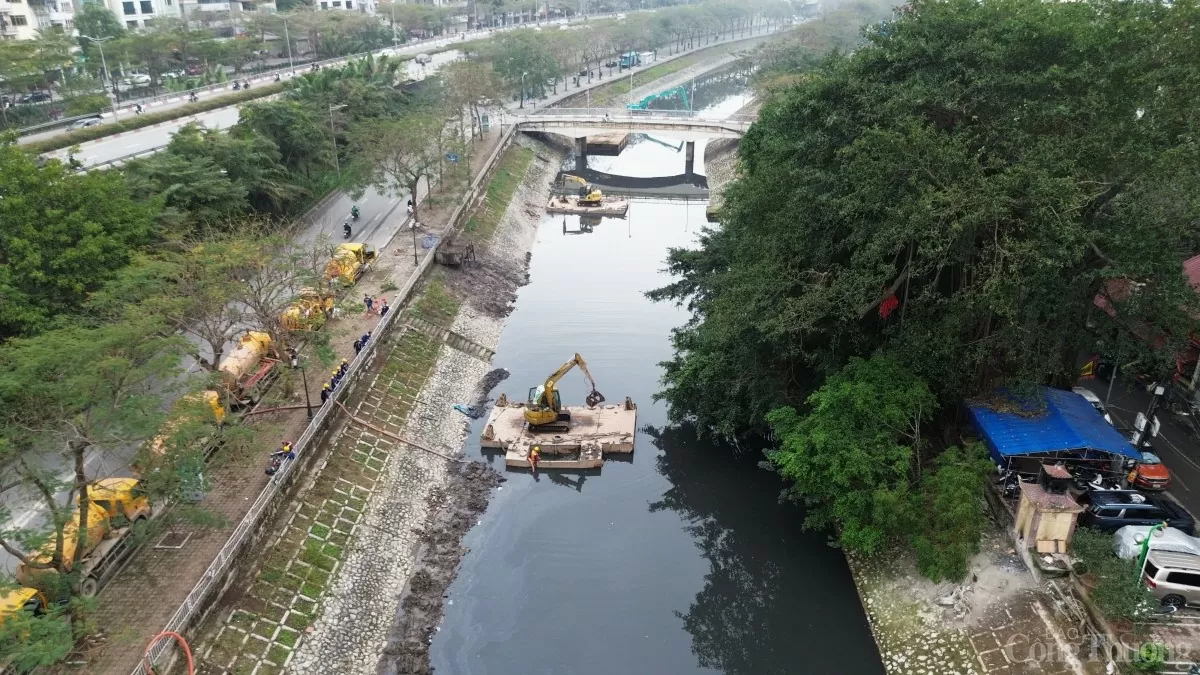 Dầm mình vét bùn, gột rửa sông Tô Lịch