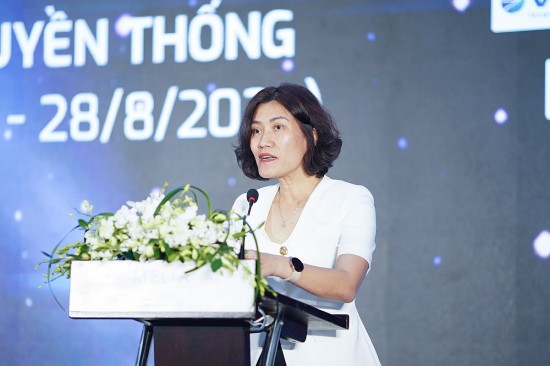 ba nguyen thi hong nga lam tong bien tap bao xay dung
