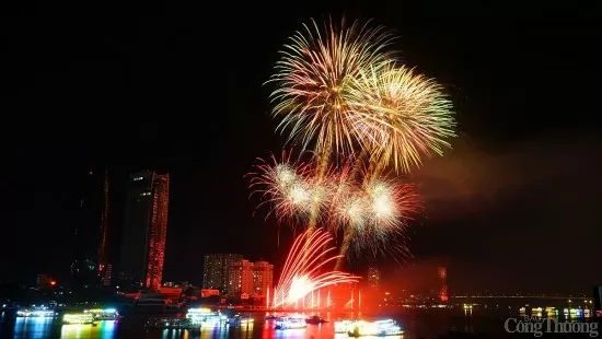 Quảng Nam: Lần đầu tiên thành phố Tam Kỳ bắn pháo hoa tầm cao