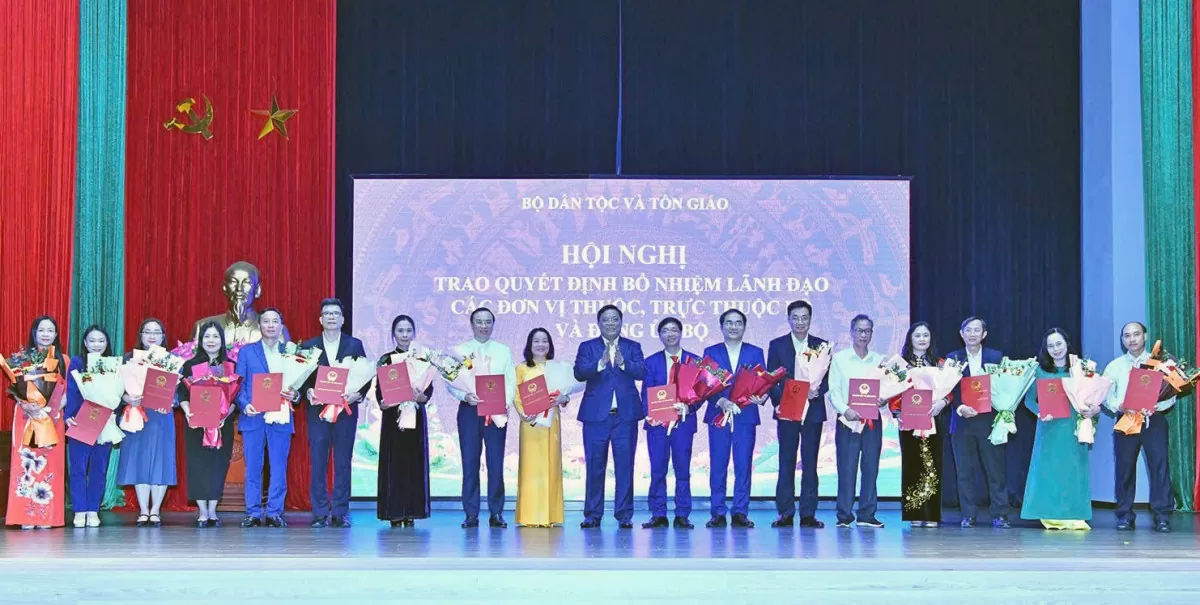 Bộ Dân tộc và Tôn giáo tổ chức Hội nghị trao Quyết định bổ nhiệm lãnh đạo các đơn vị thuộc, trực thuộc và Đảng ủy Bộ Dân tộc và Tôn giáo - Ảnh: VGP