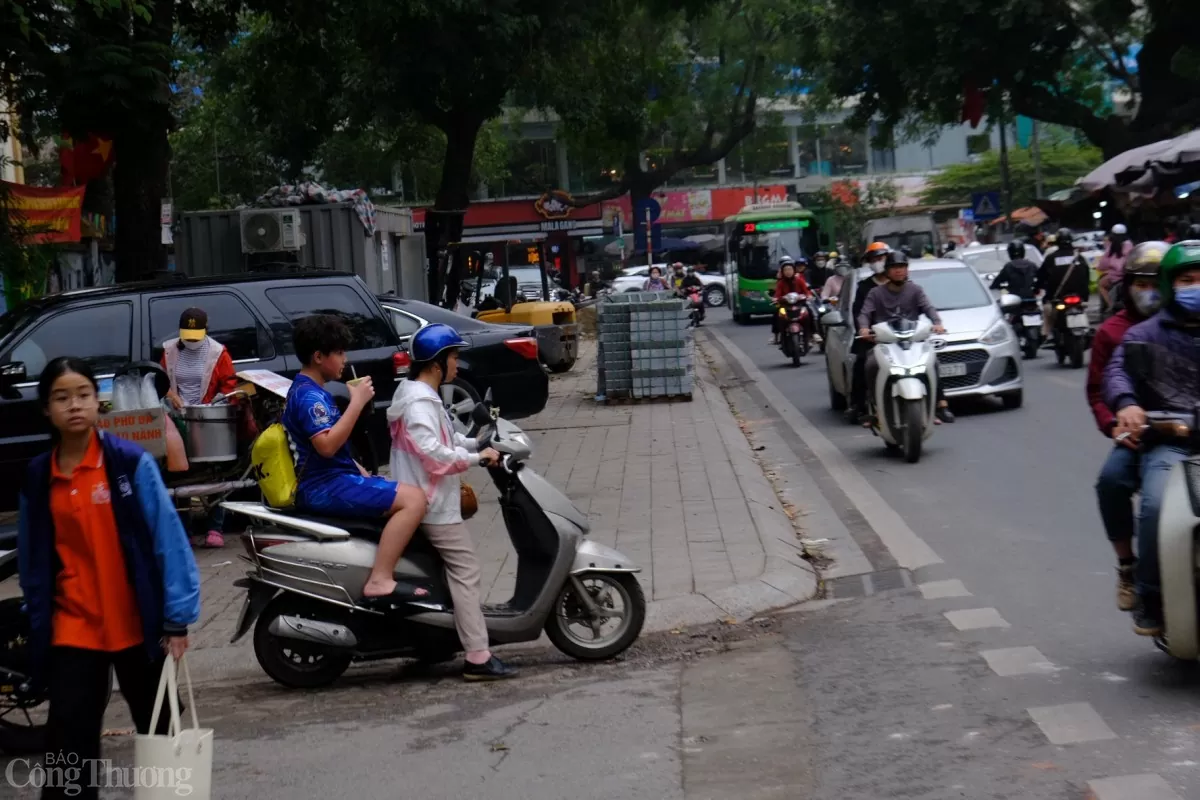 Việc miễn học phí có thể giúp phụ huynh thêm cơ hội cho các con tham gia các hoạt động ngoại khoá, thể thao. Ảnh: Lê An