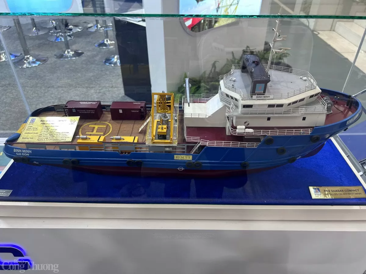 Tàu roy Quasar Compact của Installed on mv Bình Minh