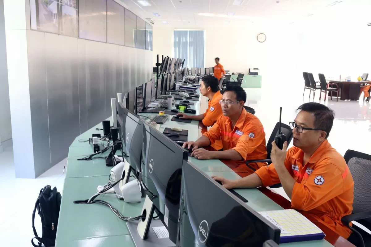 Vận hành hệ thống sản xuất điện tại Công ty CP Nhiệt điện Bà Rịa. Ảnh: Phú Xuân