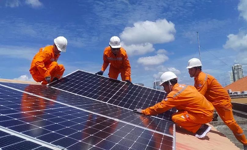 Điện mặt trời mái nhà được bán điện dư như thế nào từ tháng 3/2025?