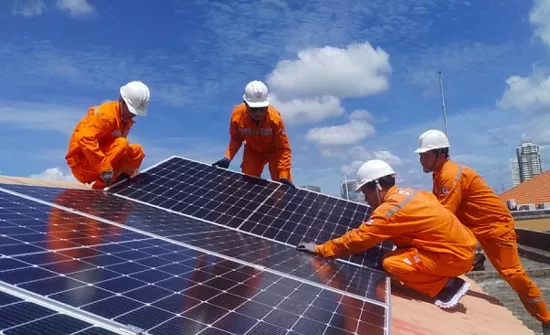 Điện mặt trời mái nhà được bán điện dư như thế nào từ tháng 3/2025?