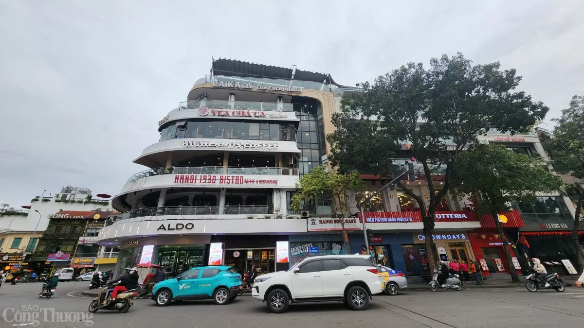 Chính quyền Hà Nội đồng ý phương án phá bỏ tòa Hàm Cá Mập gần Hồ Gươm. Ảnh: Phương Cúc 