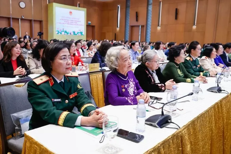 Các đại biểu nữ Anh hùng lao động tham dự buổi gặp - Ảnh: Dương Giang/TTXVN