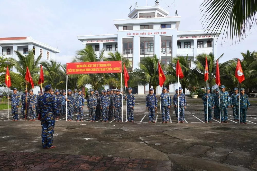 Sôi nổi ngày thứ Bảy tình nguyện ở huyện đảo Trường Sa