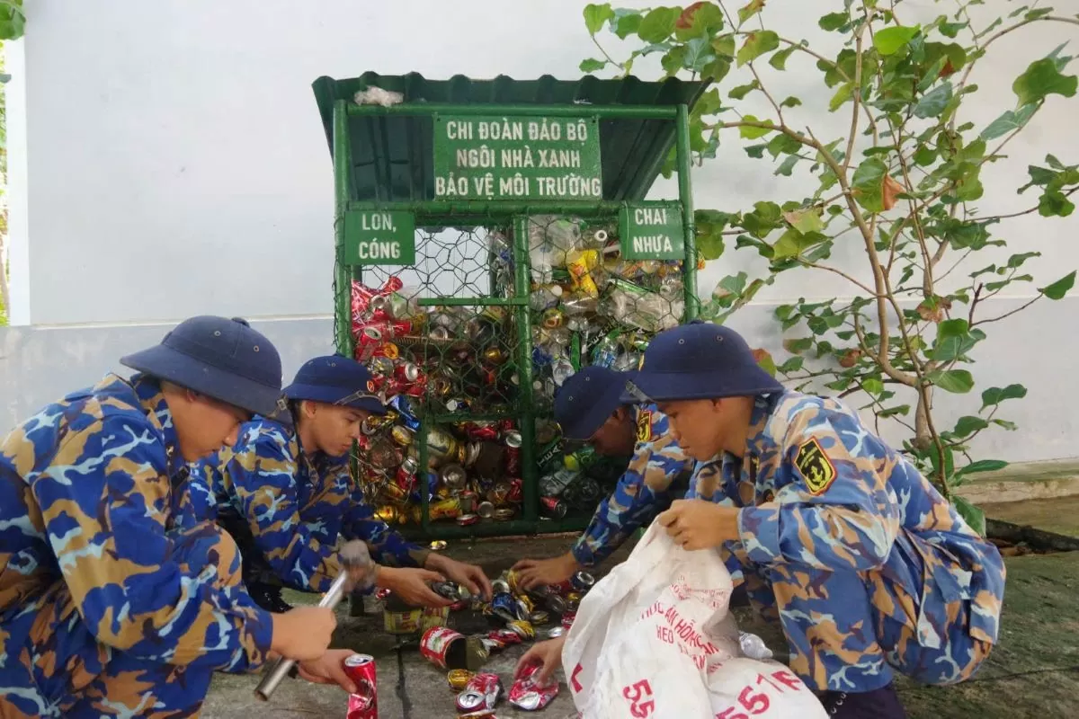 Sôi nổi ngày thứ Bảy tình nguyện ở huyện đảo Trường Sa