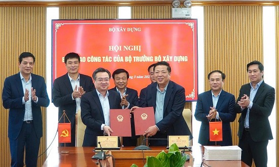 nhan su trung uong kien toan nhan su chu chot tai cac bo nganh