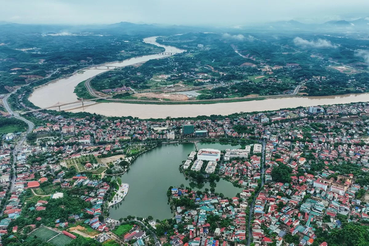 Tỉnh táo trước 'đề xuất hồ đồ' trưng cầu ý dân về sáp nhập tỉnh