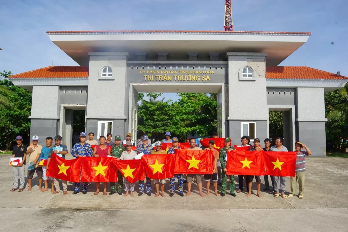 Bị cá biển đâm, một ngư dân phải vào đảo Trường Sa