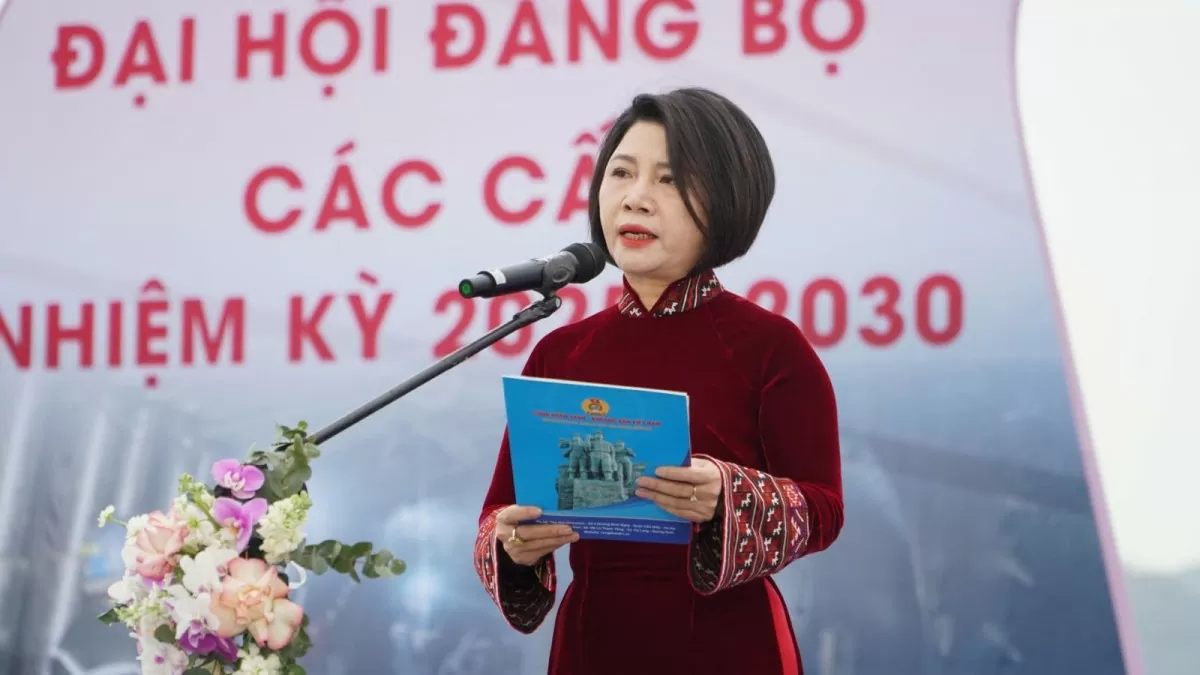 Phụ nữ Than - Khoáng sản duyên dáng áo dài bên bờ Di sản Phụ nữ Than - Khoáng sản duyên dáng áo dài bên bờ